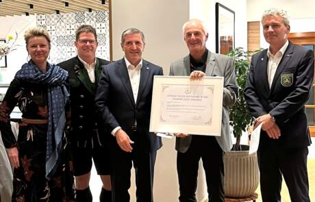 Picture: Presentation of the application for admission to the Leading Golf Courses