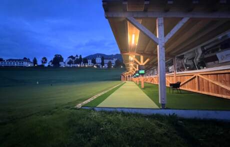 Bild: beleuchtete TrackMan Range